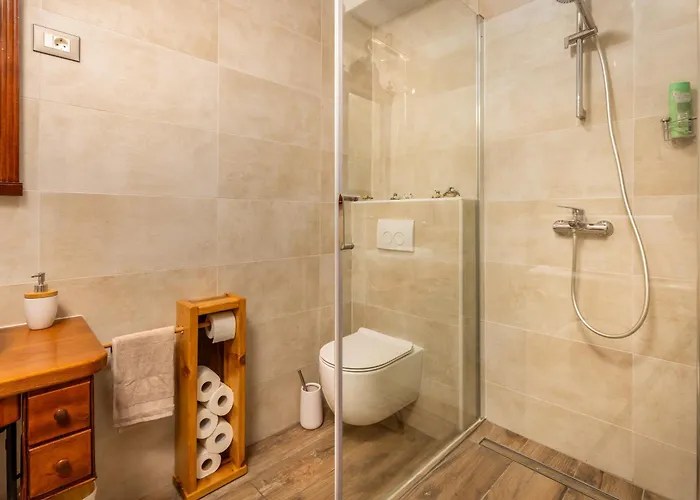 In With Private Sauna And Whirlpool Bathtube *