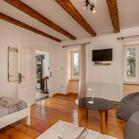 In With Private Sauna And Whirlpool Bathtube *