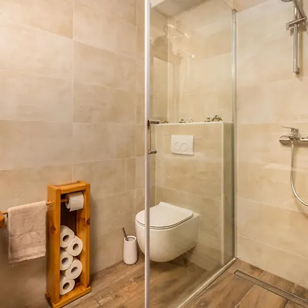 In With Private Sauna And Whirlpool Bathtube *