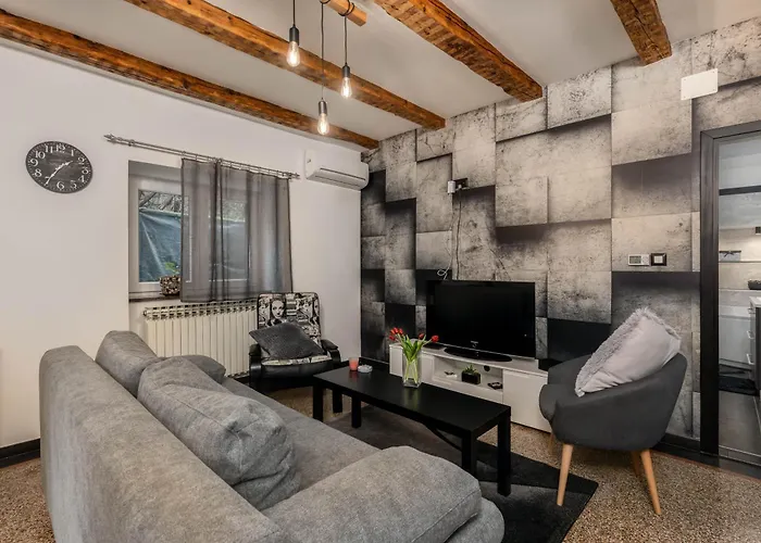 In With Private Sauna And Whirlpool Bathtube Apartment
